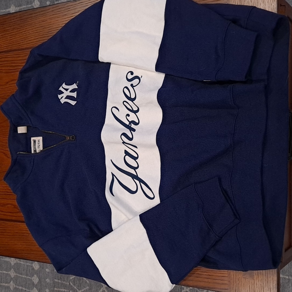 Mens Yankees pullover